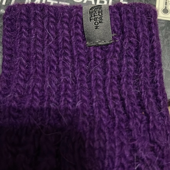 The North Face cable knit mitt - Picture 2 of 7